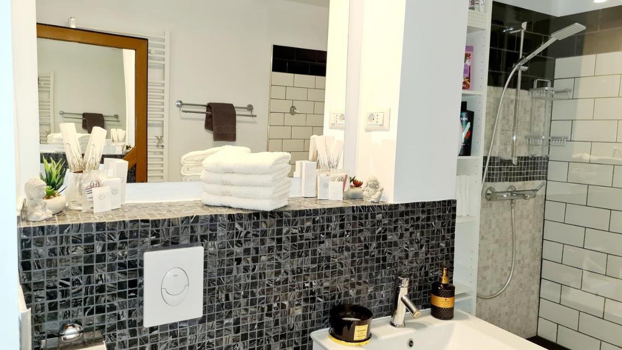 La Fluturi Apartament Lejlighed Suceava Eksteriør billede